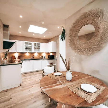 Apartment Getaway Penthouse: & Cinema *